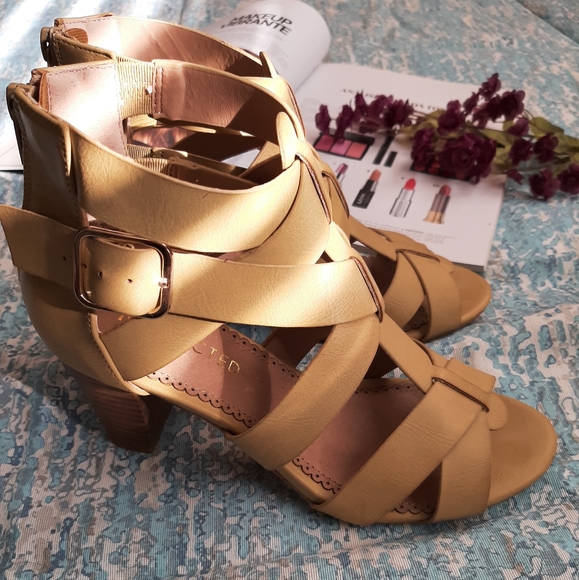 RESTRICTED Adora Sandal - Picture 6 of 11